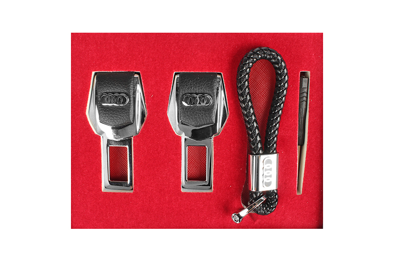 Заглушка 2 штуки + брелок AUDI фотография №1